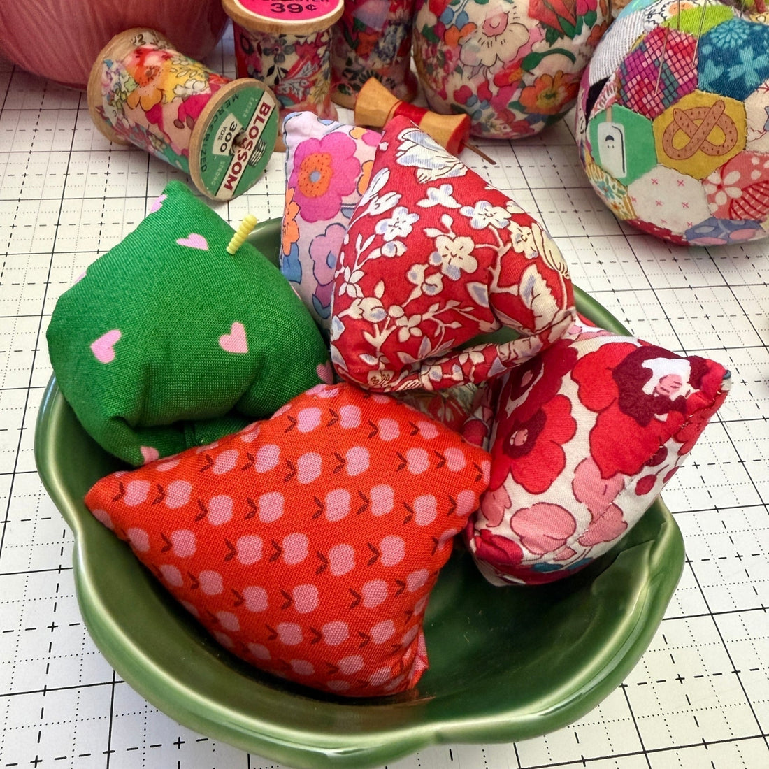 Craftapalooza PDF Pin Keeper Finger Pincushion